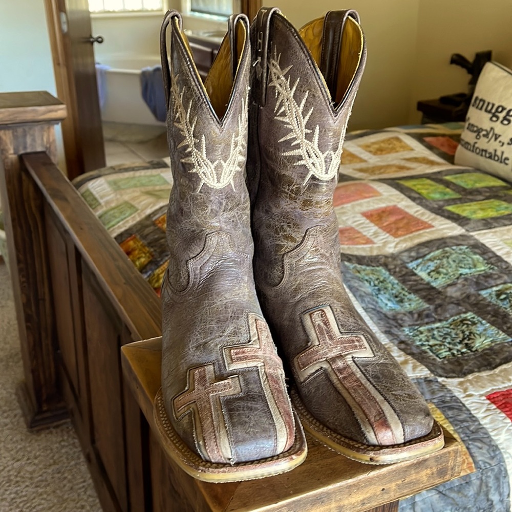 Women’s three crosses tin haul boots